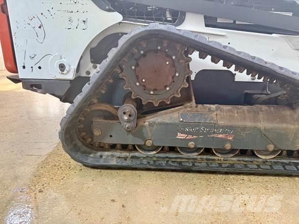 Bobcat T870 Lietoti riteņu kompaktiekrāvēji