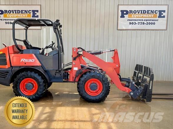 Kubota R530 Iekrāvēji uz riteņiem
