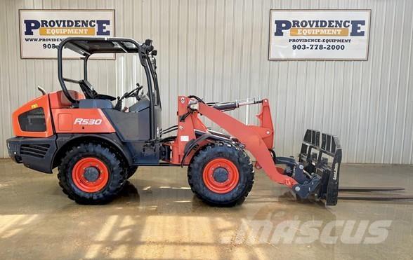 Kubota R530 Iekrāvēji uz riteņiem