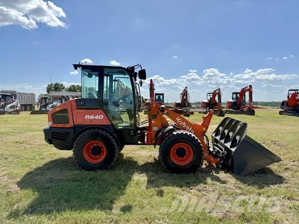Kubota R640 Iekrāvēji uz riteņiem