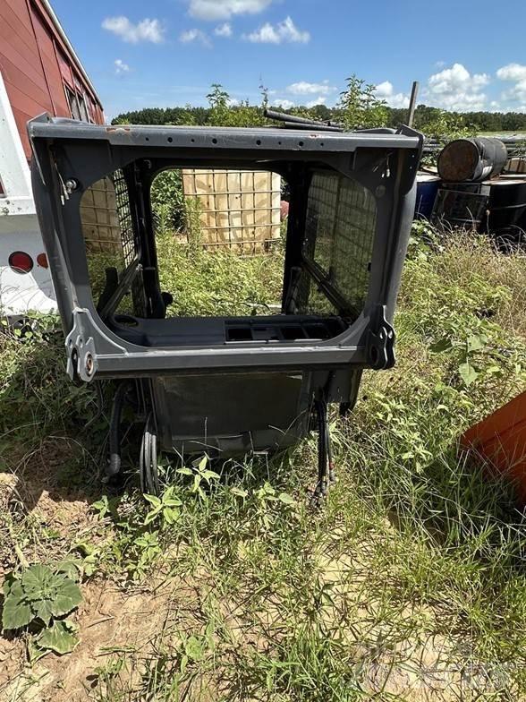 Kubota SVL Kabīnes un interjers
