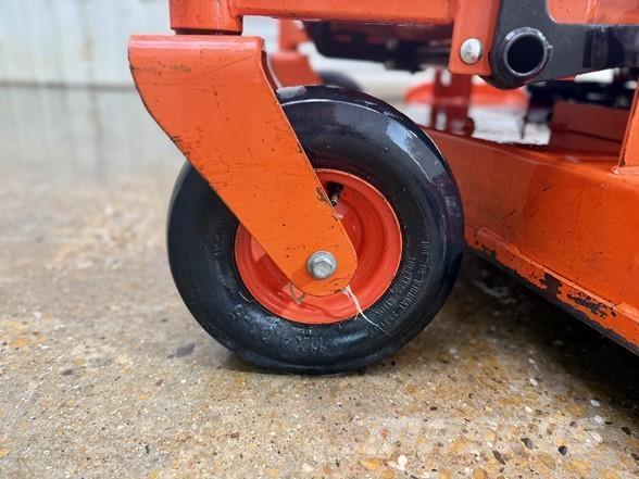 Kubota Z125S Nulles pagrieziena zāles pļāvēji