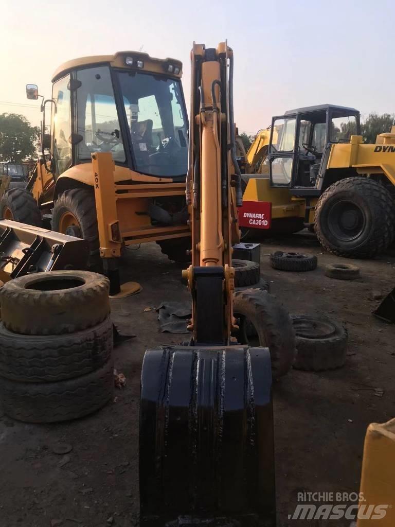 JCB 4CX Ekskavatori-iekrāvēji