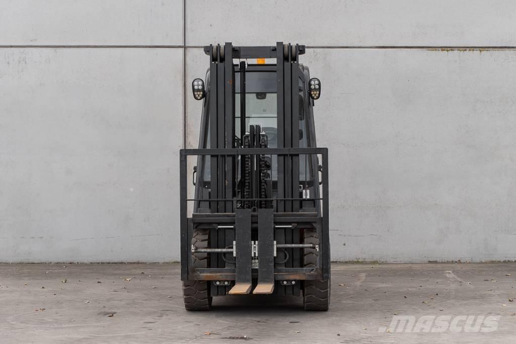 Manitou MI 30 D Tehnika ar dīzeļa dzinēju