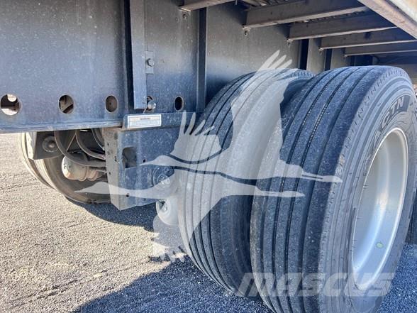 Utility 4000AE Tents treileri