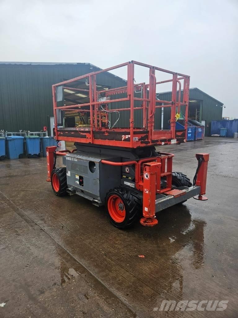 SkyJack 6832RT Šķerveida pacēlāji