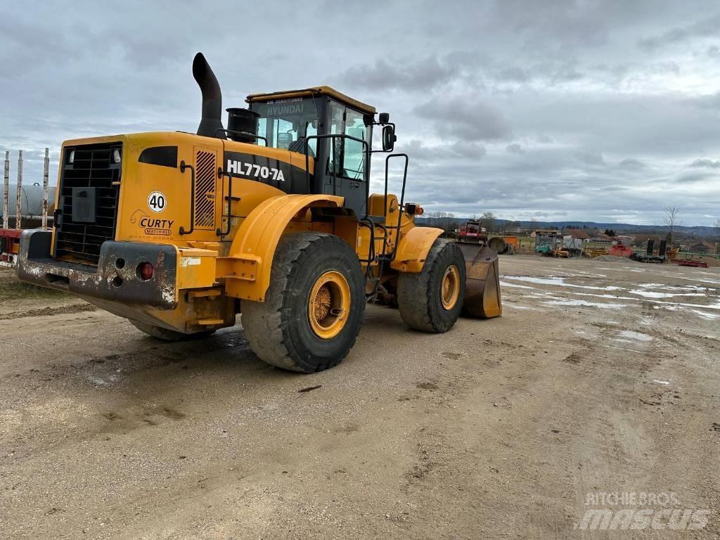 Hyundai HL770-7A Iekrāvēji uz riteņiem