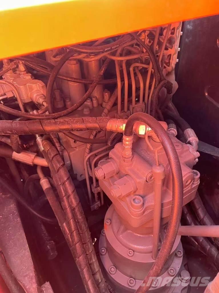 Hitachi 120 Kāpurķēžu ekskavatori