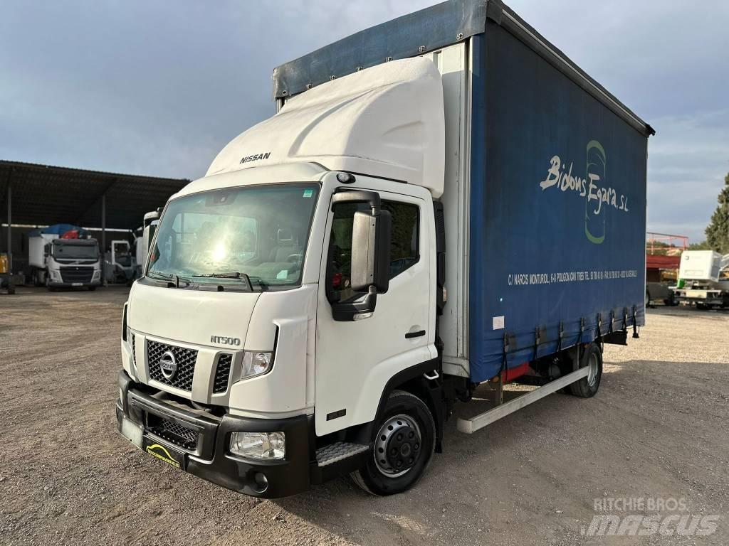Nissan NT500 Vieglais kravas automobilis/izkraušana no sāniem