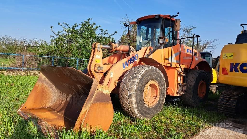 Hitachi W190 Iekrāvēji uz riteņiem