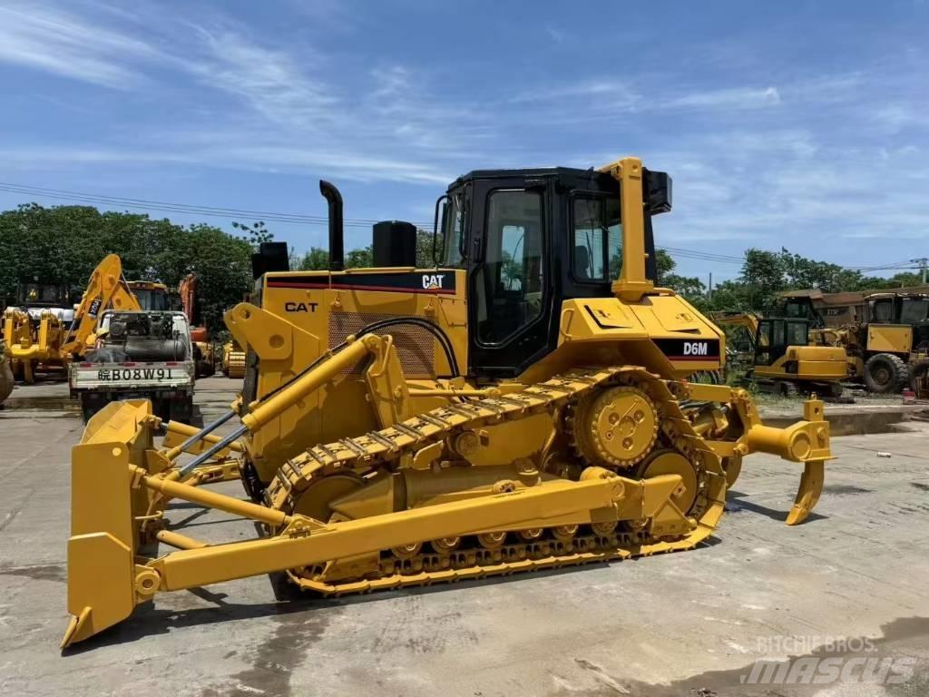CAT D 6 M Kāpurķēžu buldozeri