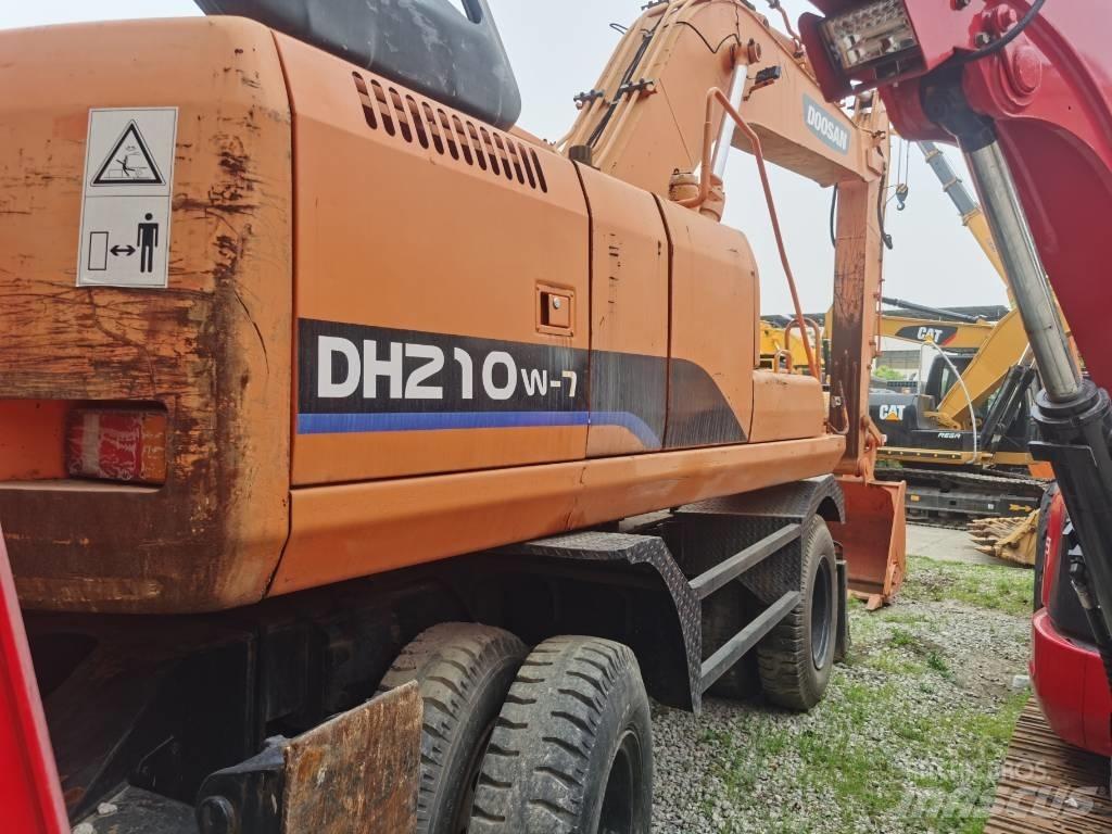 Doosan DH 210 W-7 Ekskavatori uz riteņiem