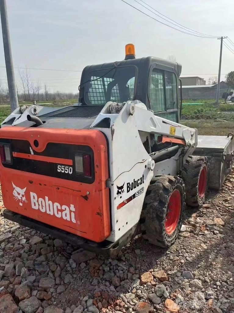Bobcat S 550 Iekrāvēji uz riteņiem