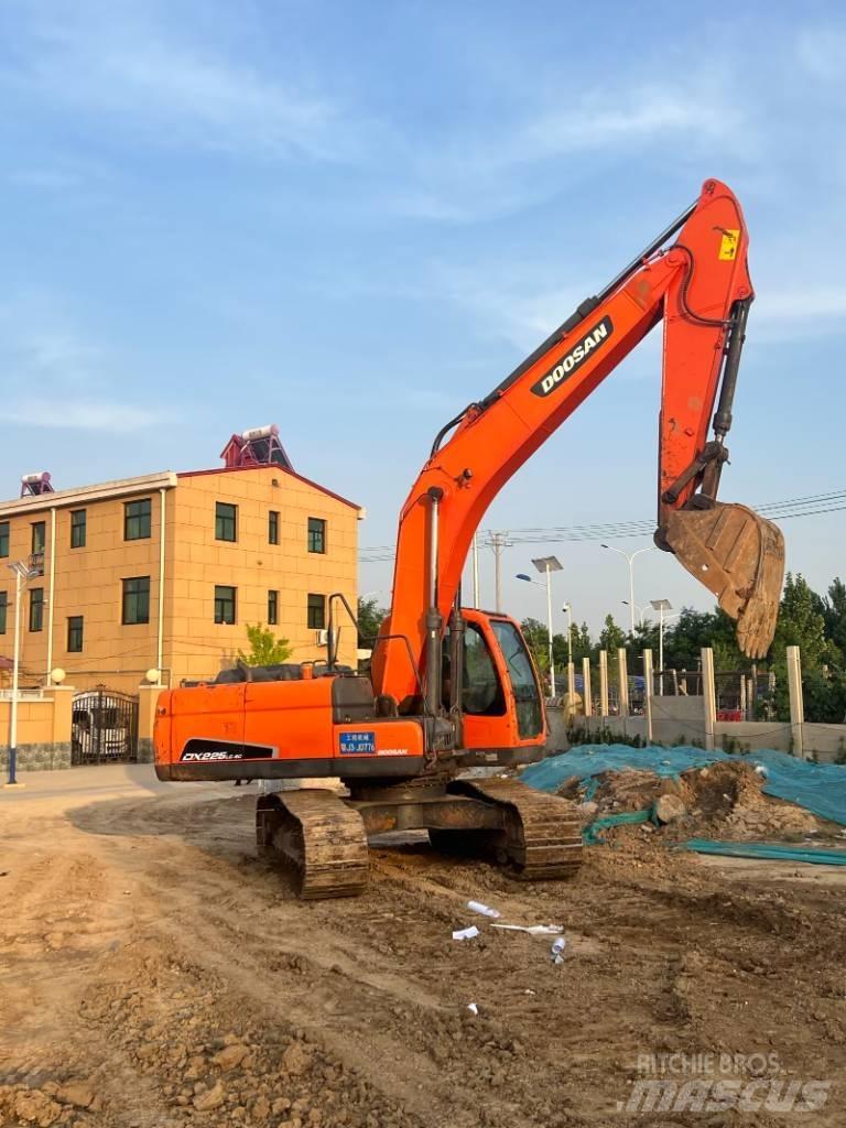Doosan DX225LC-9C Kāpurķēžu ekskavatori
