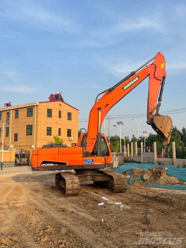 Doosan DX225LC-9C Kāpurķēžu ekskavatori
