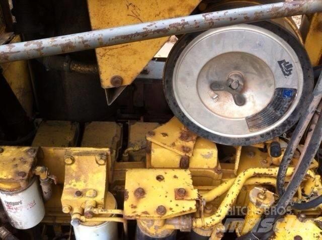 Komatsu d155a-3 Kāpurķēžu buldozeri