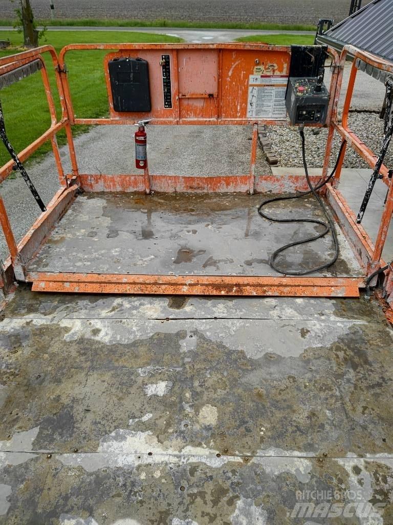 JLG 4394 RT Šķerveida pacēlāji