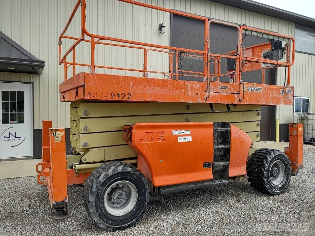 JLG 4394 RT Šķerveida pacēlāji