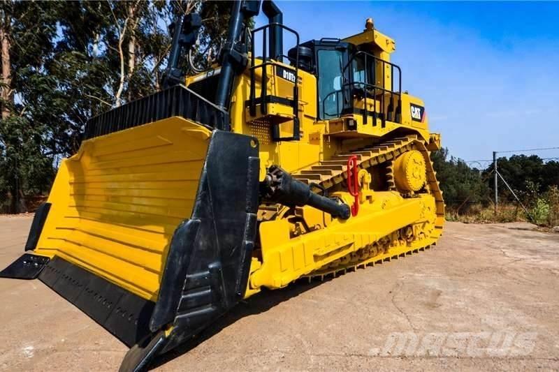 CAT D10T Kāpurķēžu buldozeri