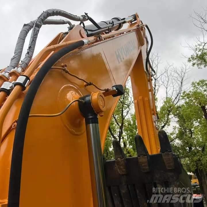 Hyundai R220LC-9S Kāpurķēžu ekskavatori