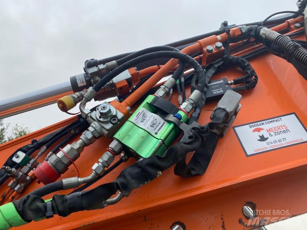 Doosan DX 140 W -5 Visurgājēji celtņi