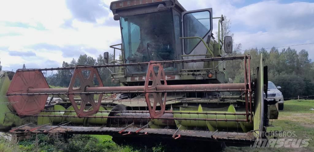 CLAAS Dominator 86 Ražas novākšanas kombaini