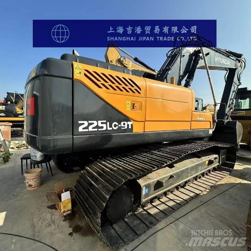 Hyundai R225 Kāpurķēžu ekskavatori