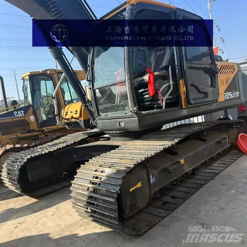 Hyundai R225 Kāpurķēžu ekskavatori