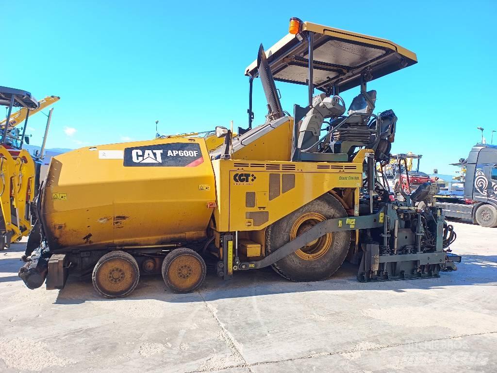 CAT AP 600F Asfalta klājēji