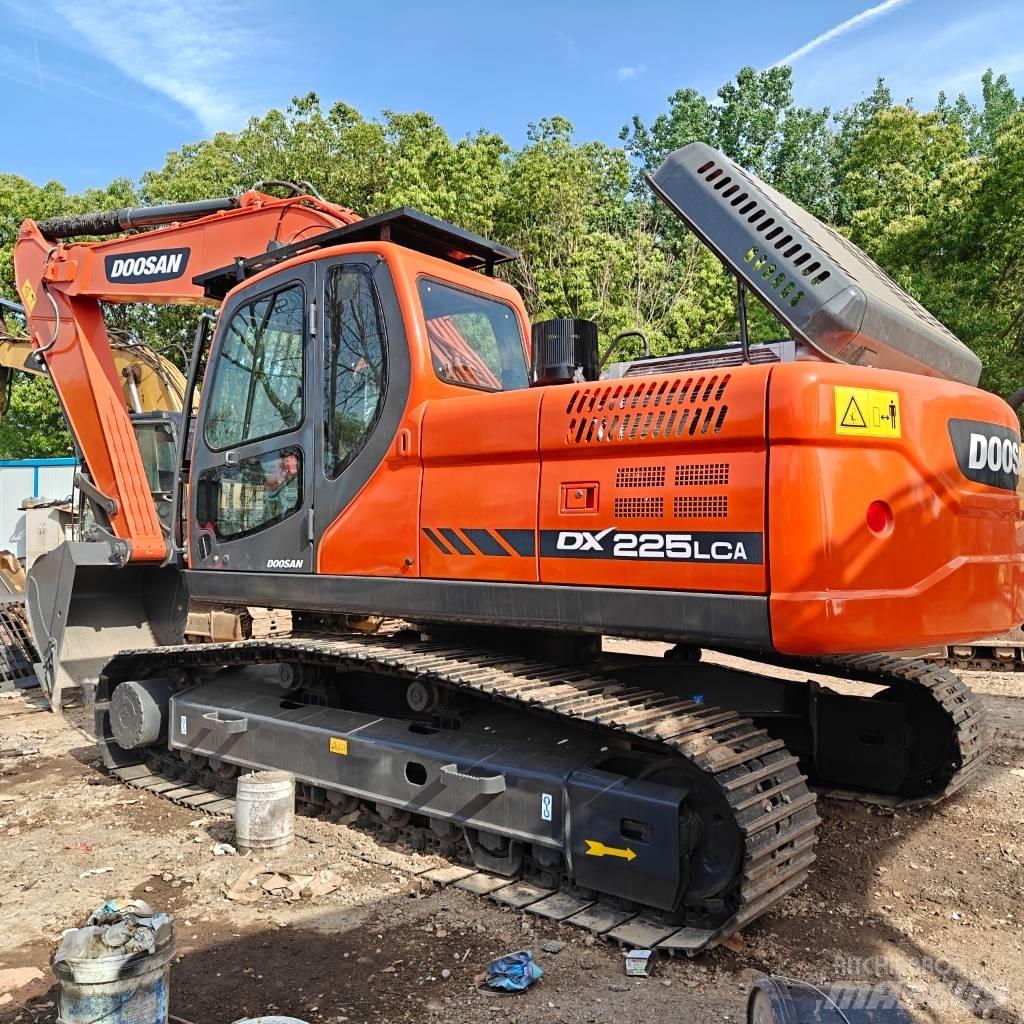 Doosan DX 225 LCA Kāpurķēžu ekskavatori