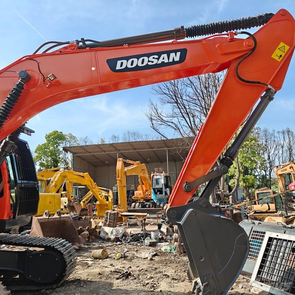 Doosan DX 225 LCA Kāpurķēžu ekskavatori