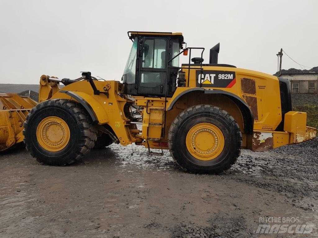 CAT 982m Iekrāvēji uz riteņiem