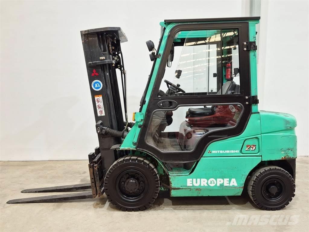 Mitsubishi FD25NT Tehnika ar dīzeļa dzinēju