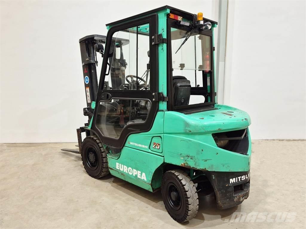 Mitsubishi FD25NT Tehnika ar dīzeļa dzinēju