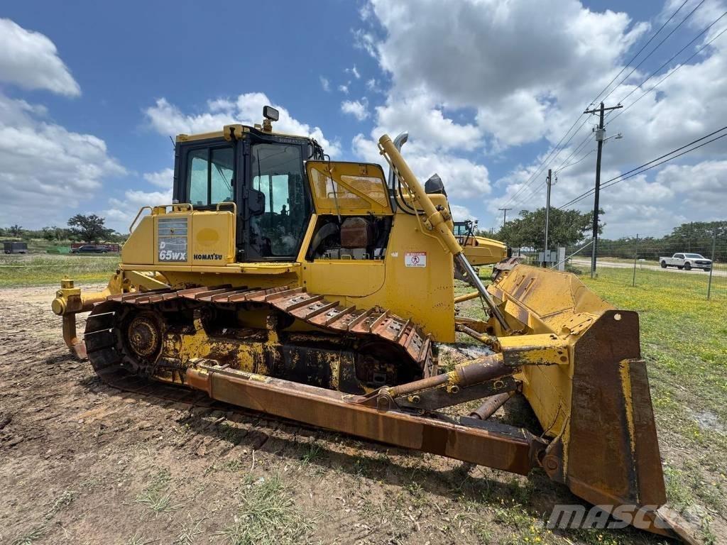 Komatsu D65WX-17 Kāpurķēžu buldozeri
