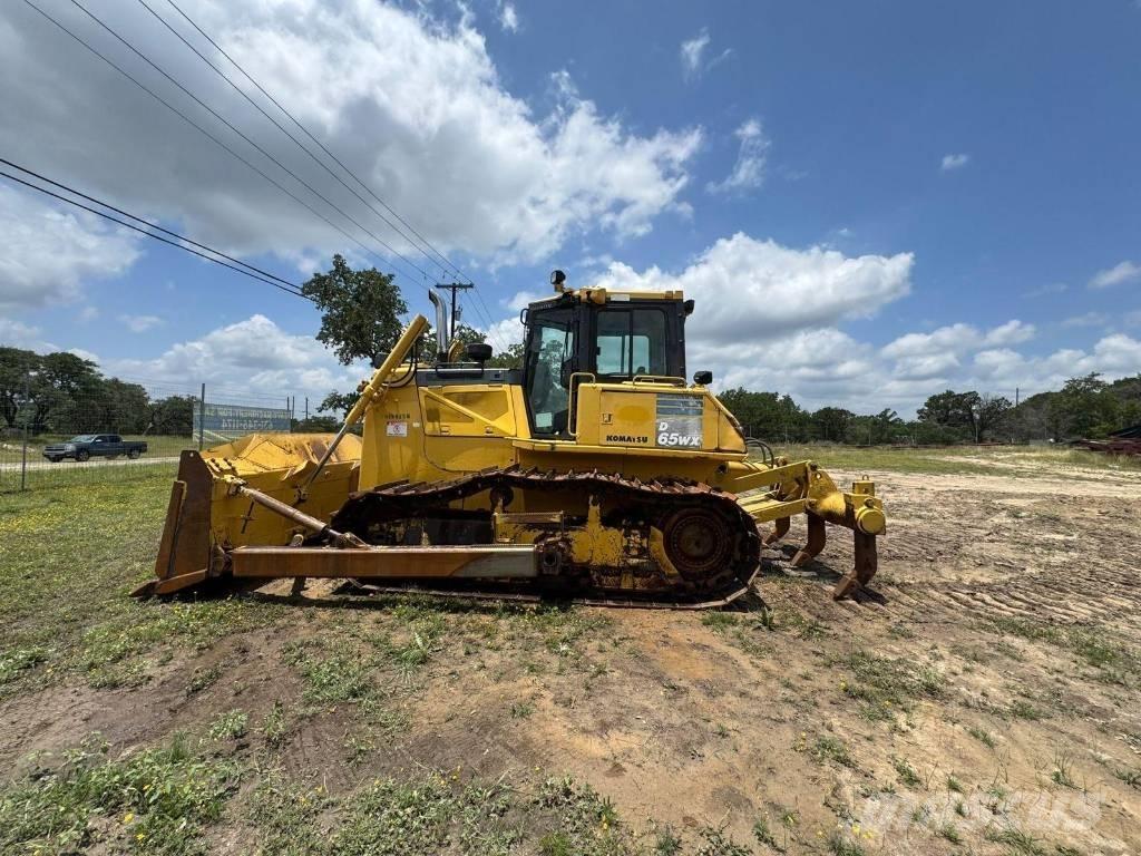 Komatsu D65WX-17 Kāpurķēžu buldozeri