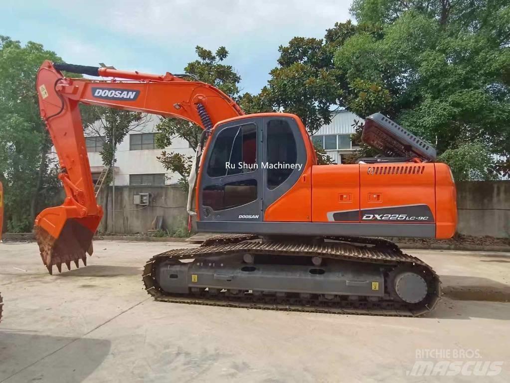 Doosan DX 225 LC Kāpurķēžu ekskavatori
