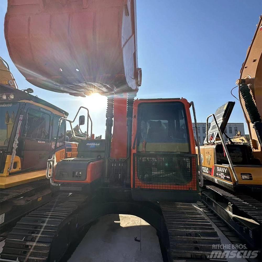 Doosan DX150LC-9C Kāpurķēžu ekskavatori