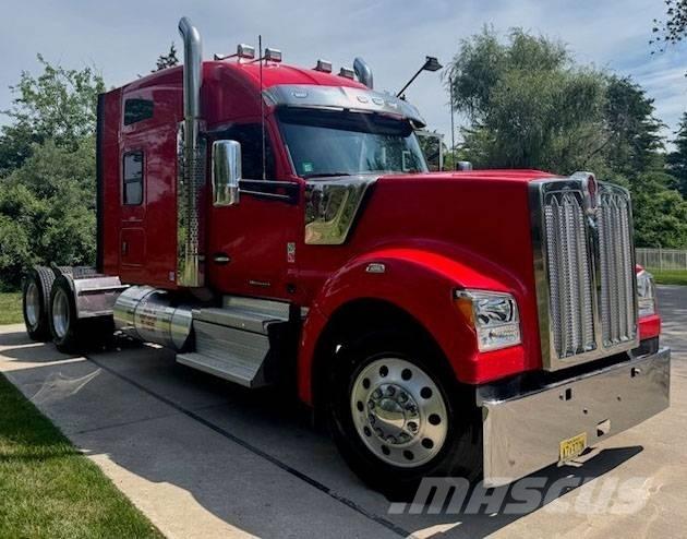 Kenworth W 990 Vilcēji