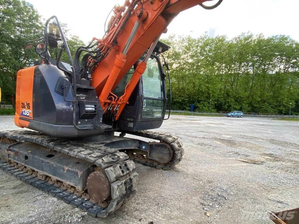 Hitachi ZX 135 US-6 Kāpurķēžu ekskavatori