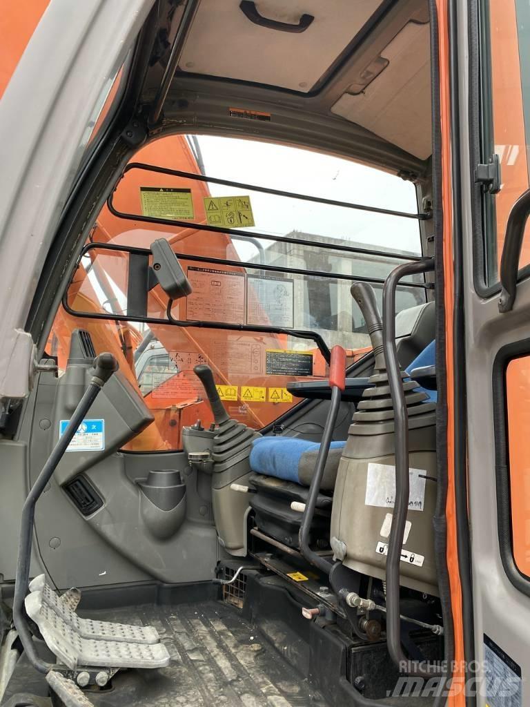 Hitachi 135 Kāpurķēžu ekskavatori