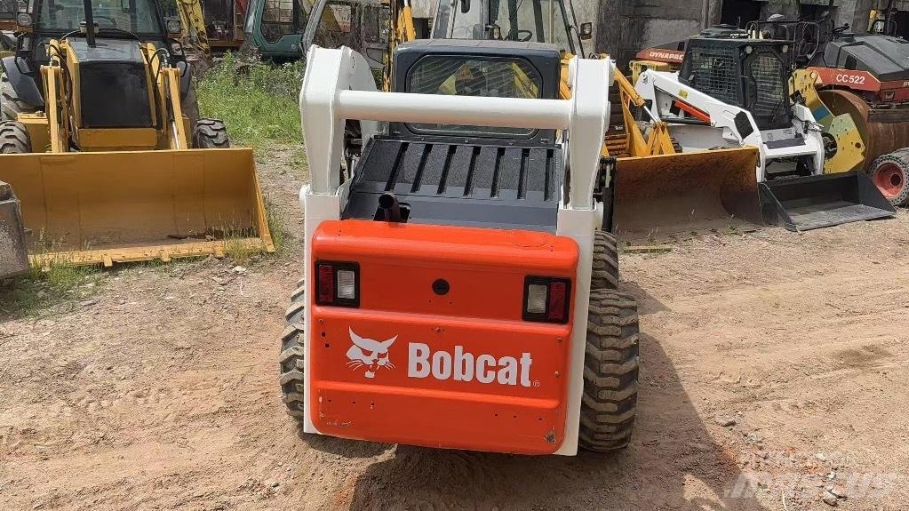 Bobcat S 300 Lietoti riteņu kompaktiekrāvēji