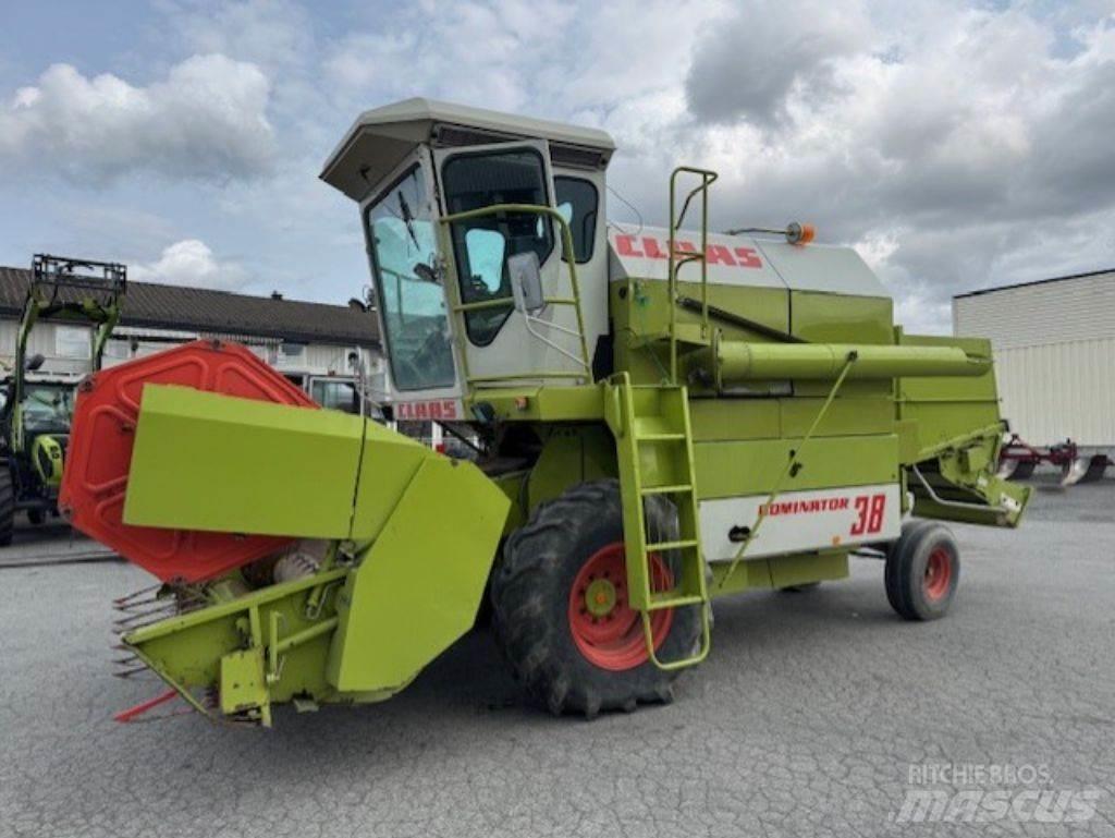 CLAAS Dominator 38 Ražas novākšanas kombaini
