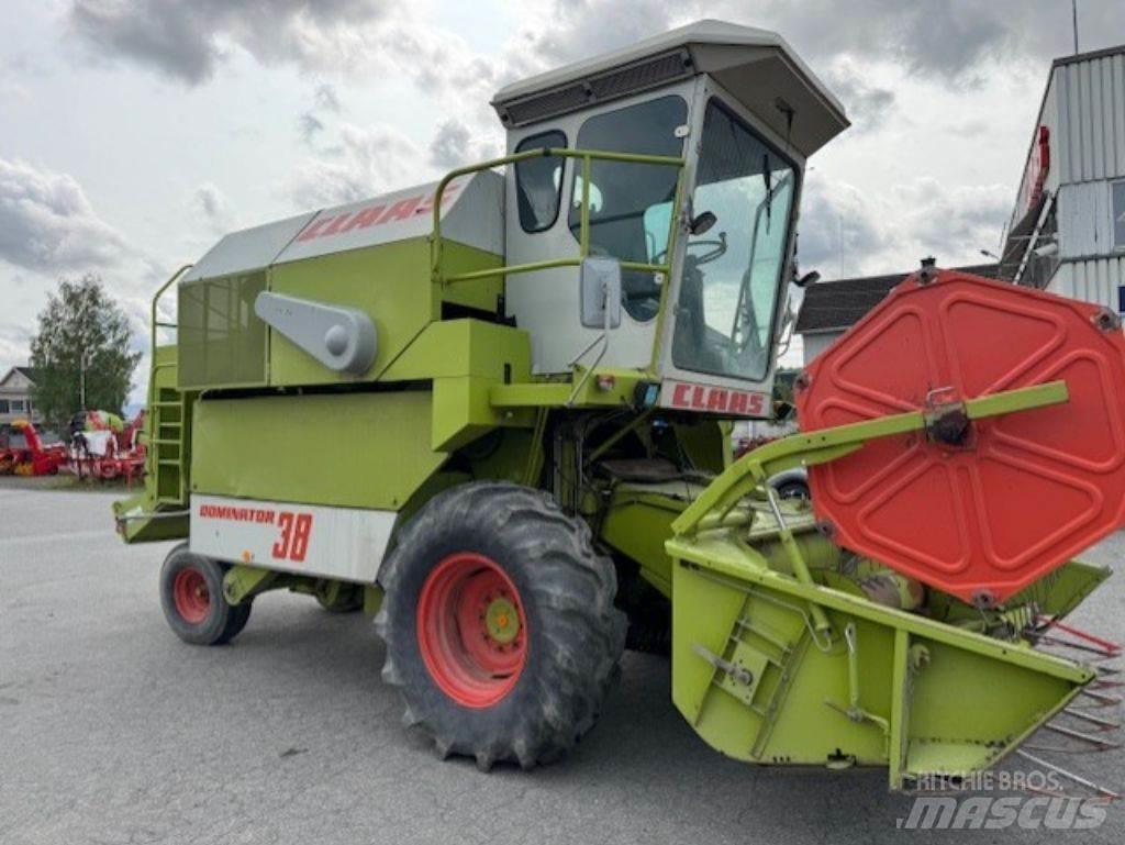 CLAAS Dominator 38 Ražas novākšanas kombaini