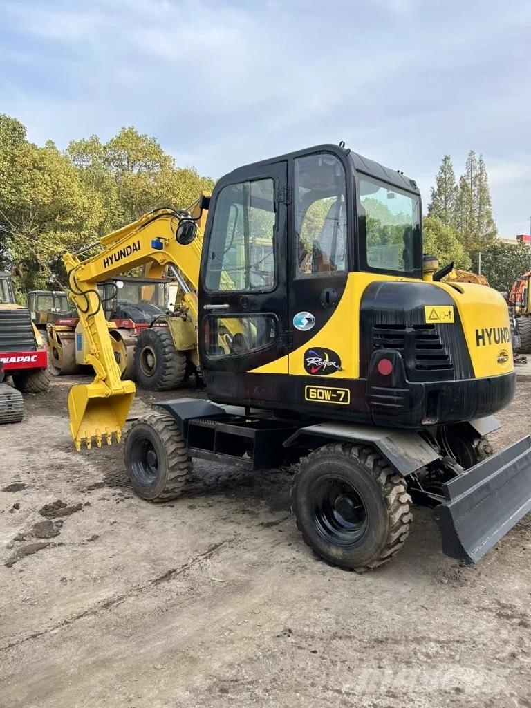 Hyundai 60 W-7 Ekskavatori uz riteņiem