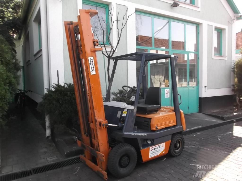 Toyota 3 FD 14 Tehnika ar dīzeļa dzinēju