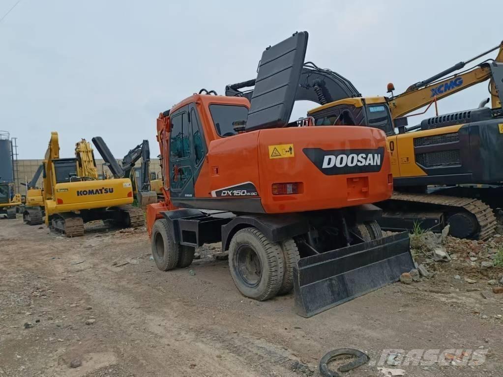 Doosan 150 W-7 Ekskavatori uz riteņiem