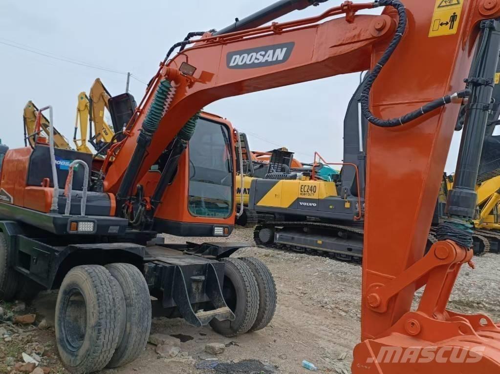 Doosan 150 W-7 Ekskavatori uz riteņiem