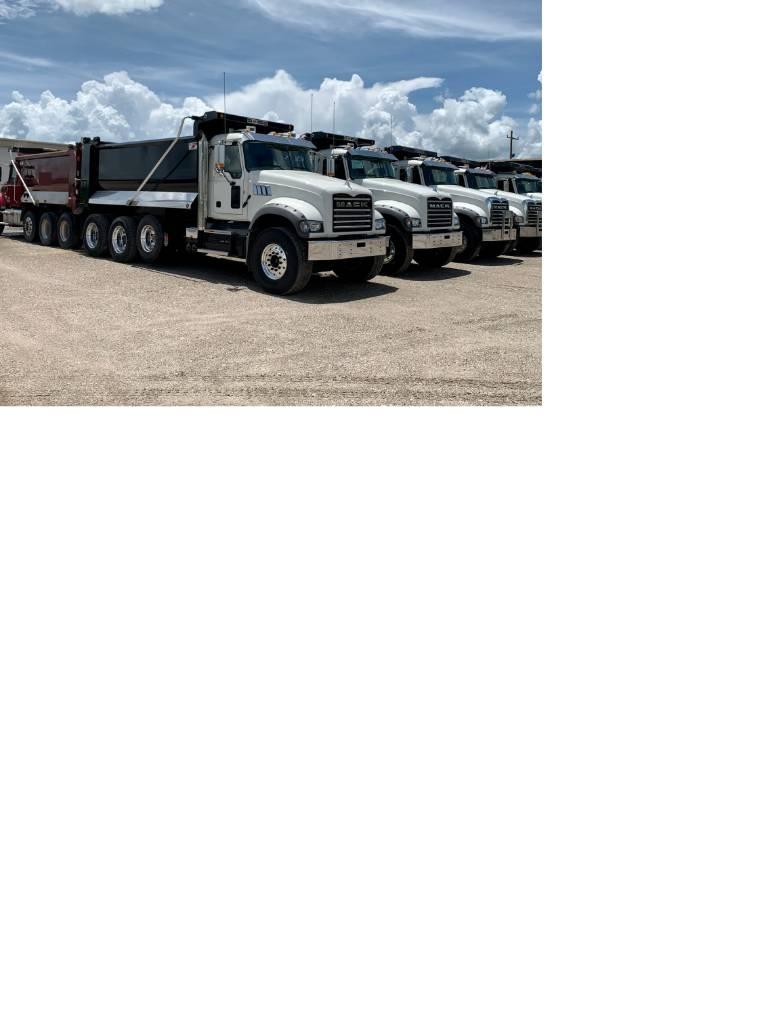 Mack Tri Axle Dump Pašizgāzējs