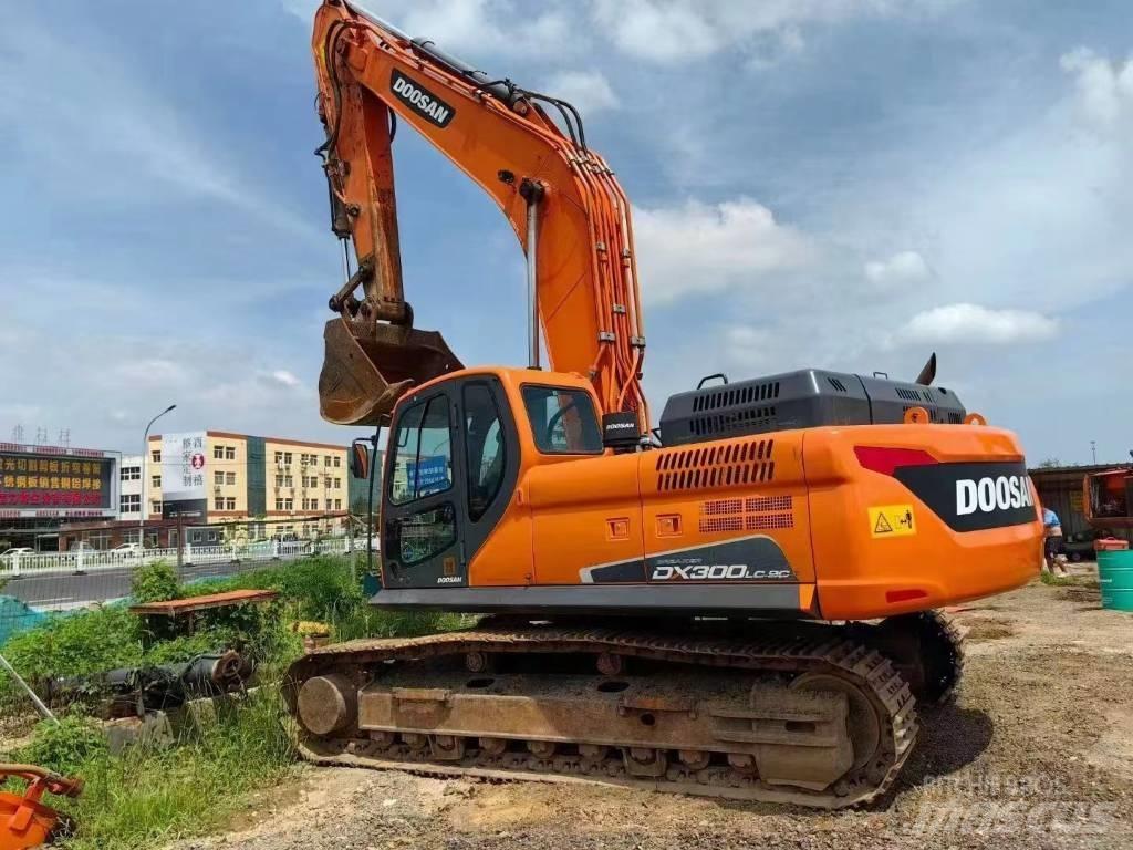 Doosan DX 300 Kāpurķēžu ekskavatori